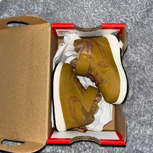 Nike Court Borough Mid 2